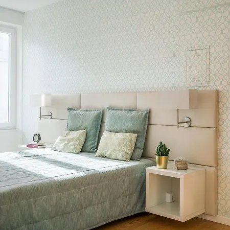 Principe Real Location Apartment
